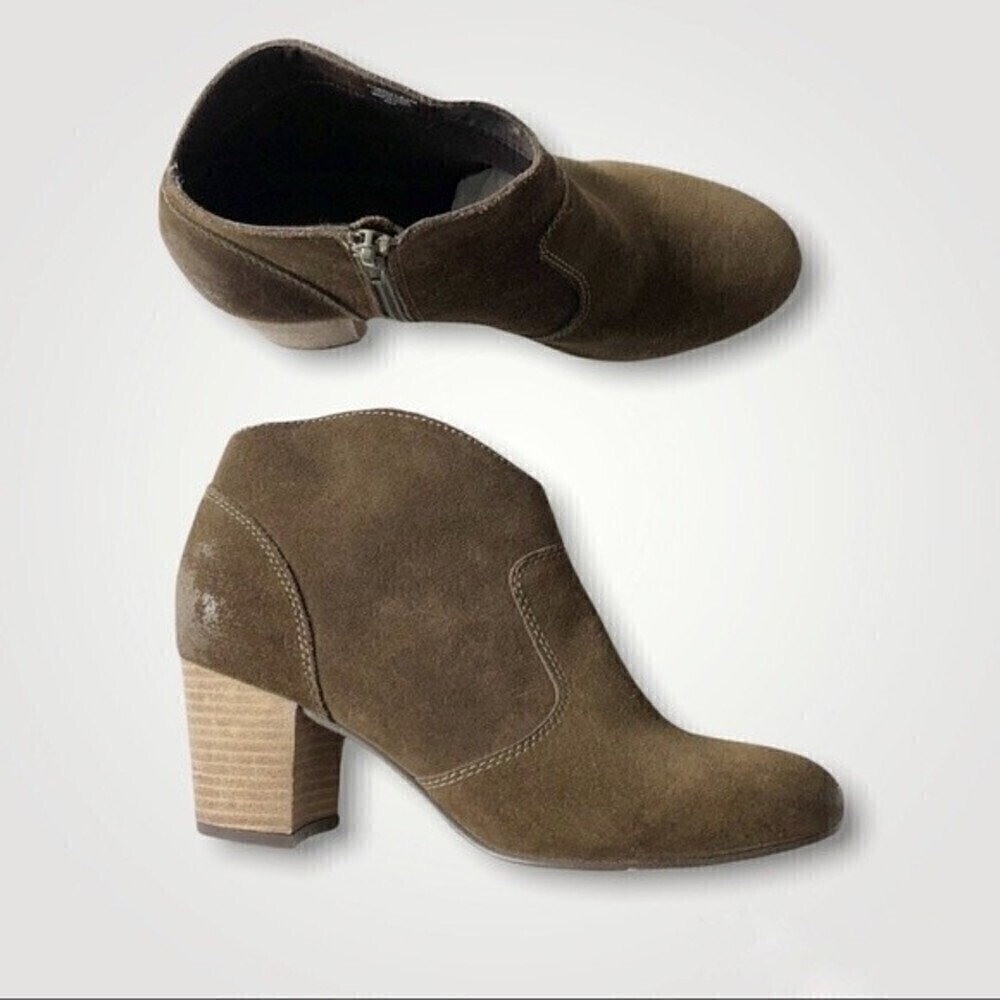 Steve Madden Ankle Booties Boots Olive Green Genuine Suede Stacked Heel Harrlee